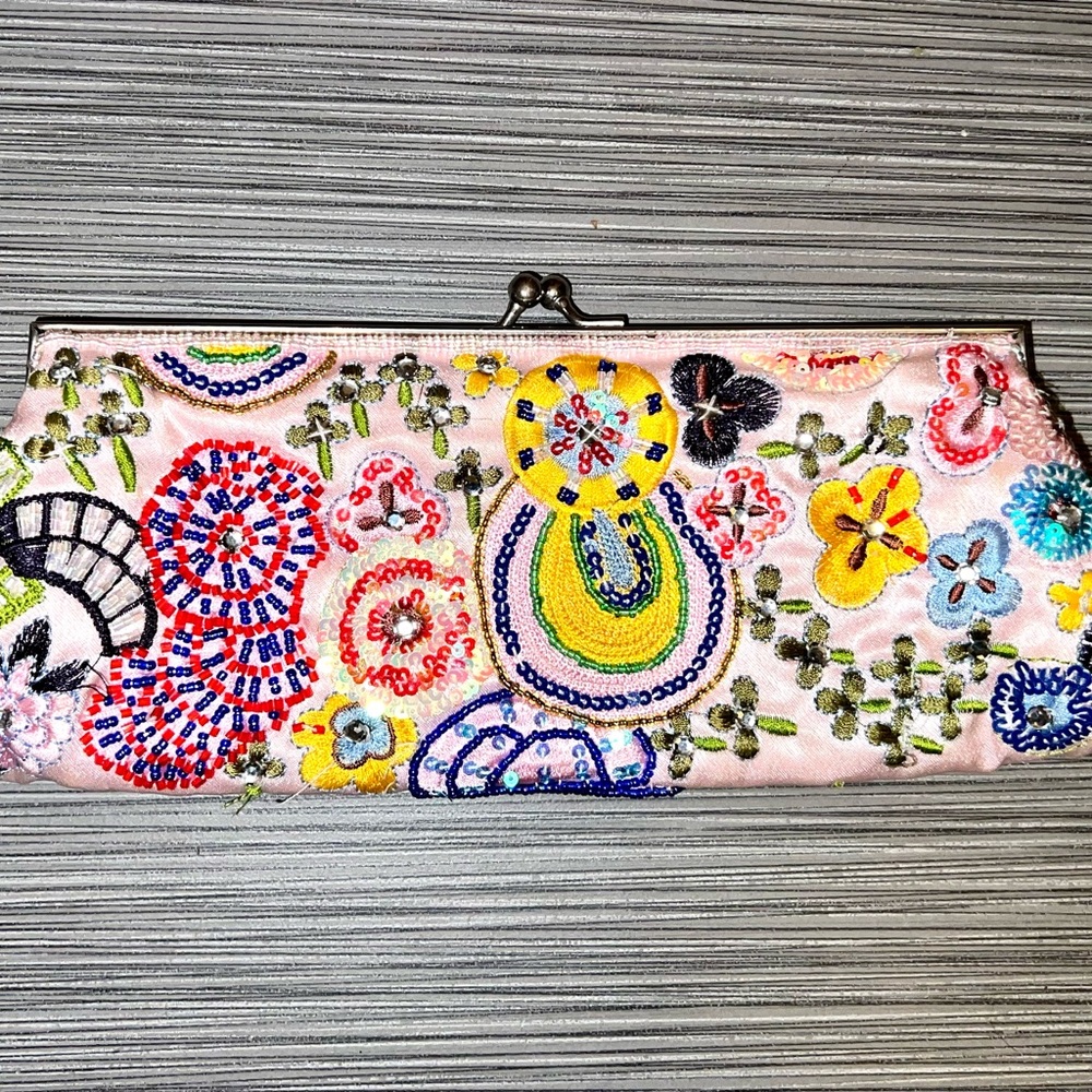 Vintage Pink Satin Floral Embroidered Eveningbag